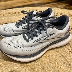 WOMENS BROOKS 8.5